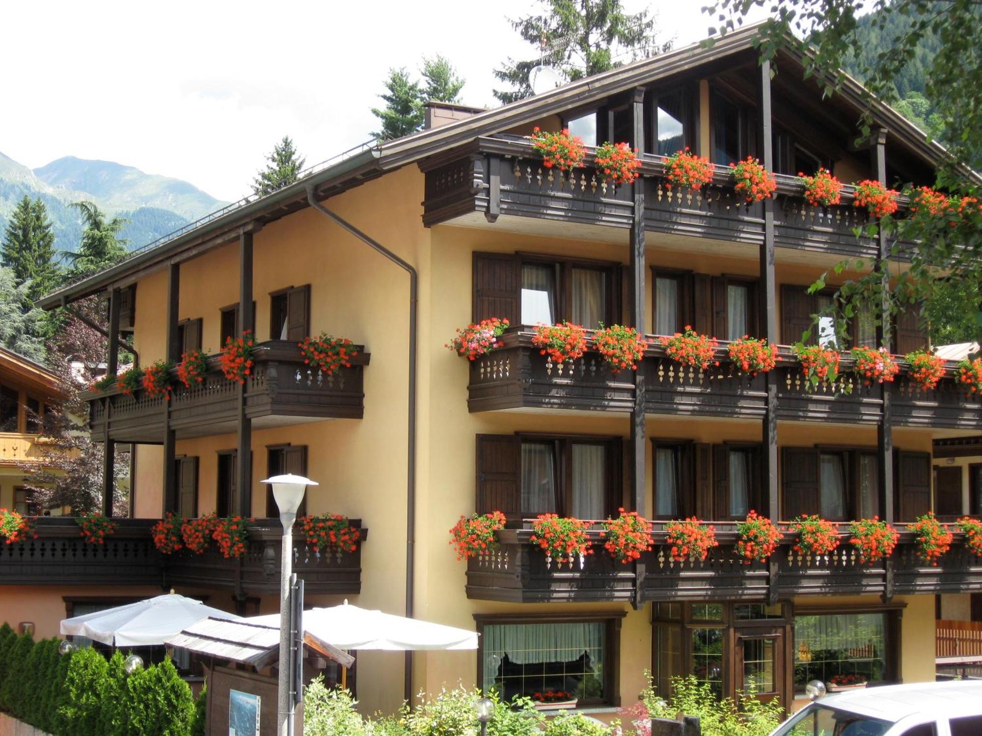 Hotel Binelli Pinzolo Exterior photo