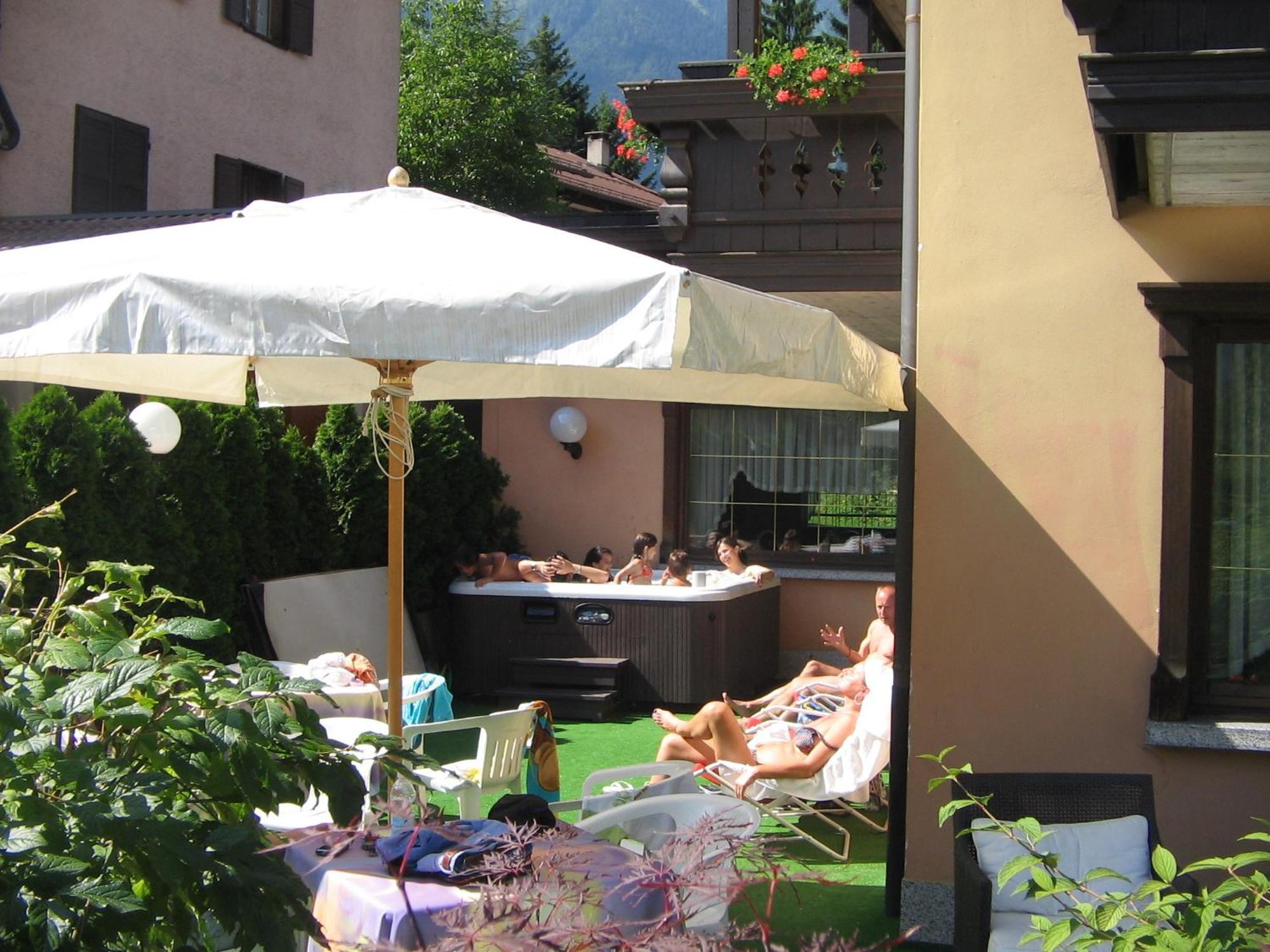 Hotel Binelli Pinzolo Exterior photo