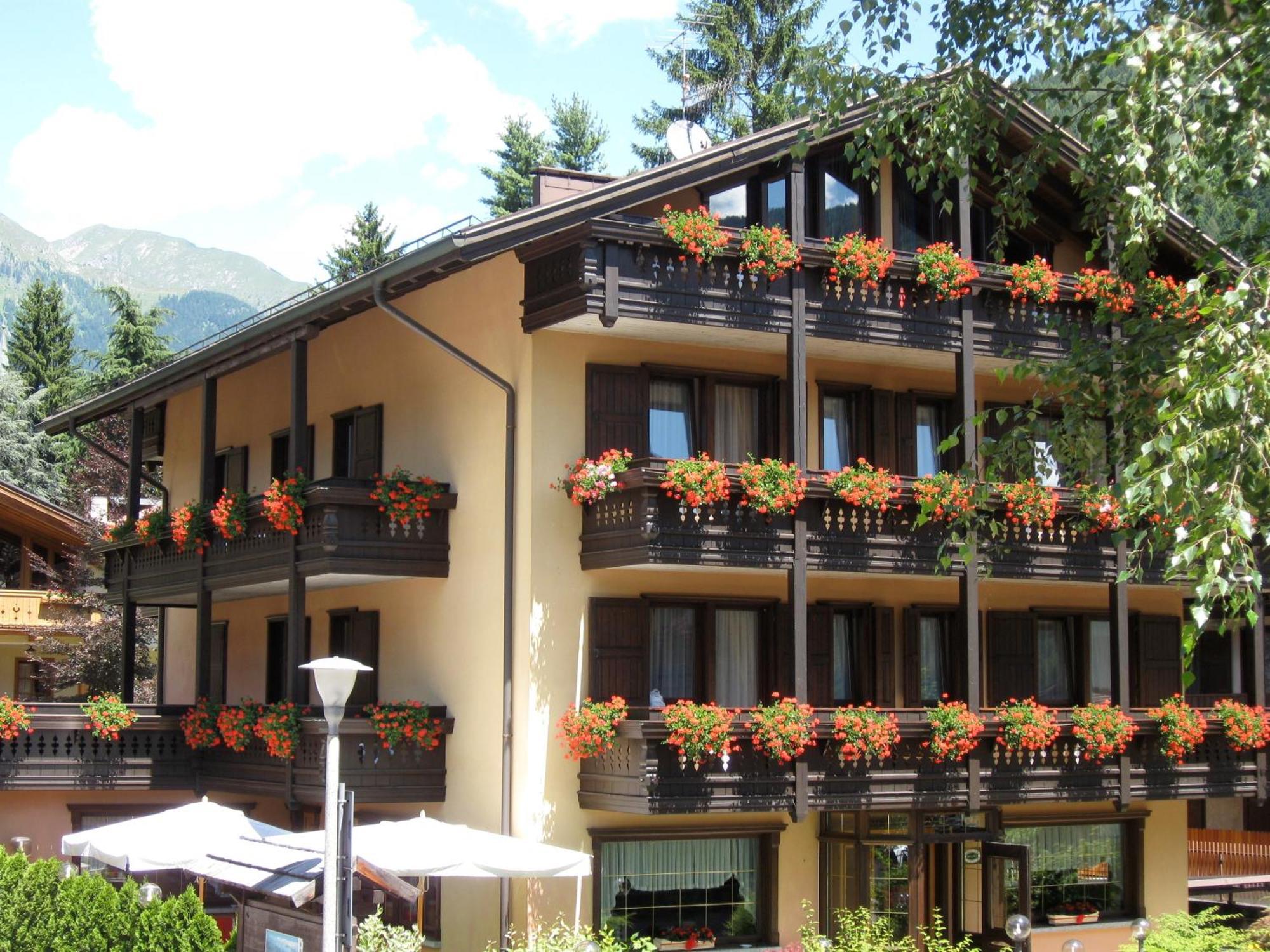 Hotel Binelli Pinzolo Exterior photo